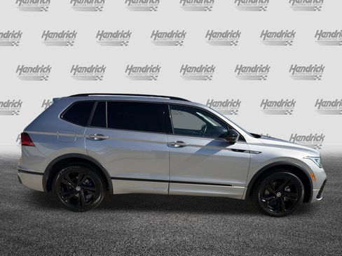 Used 2023 Volkswagen Tiguan SE R-Line image 11