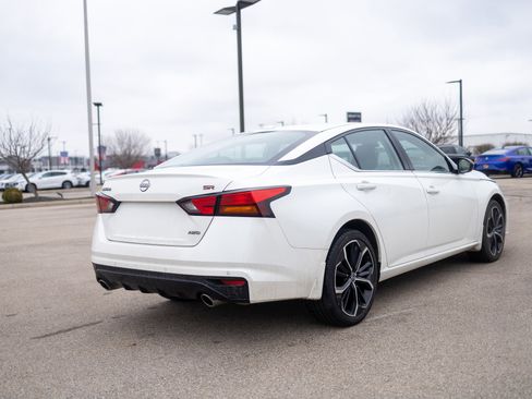 Used 2024 Nissan Altima 2.5 SR image 3