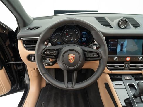 Used 2025 Porsche Macan image 19