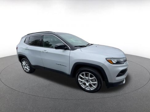 Used 2025 Jeep Compass Limited image 2