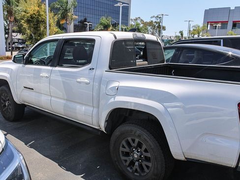 Used 2021 Toyota Tacoma SR5 AWD/4WD image 8