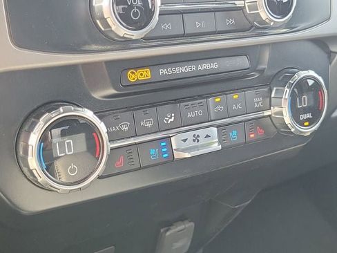 Used 2022 Ford F250 Lariat w/ Lariat Ultimate Package AWD/4WD image 20