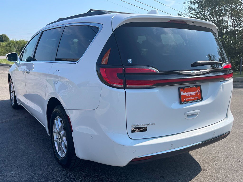 Used 2022 Chrysler Pacifica Touring-L w/ Uconnect Theater Family Group FWD image 7