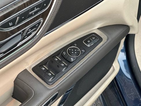 Used 2017 Lincoln Continental Reserve w/ Technology Package AWD/4WD image 16