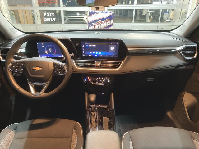 Used 2024 Chevrolet TrailBlazer LT w/ LT Cold Weather Package AWD/4WD image 19