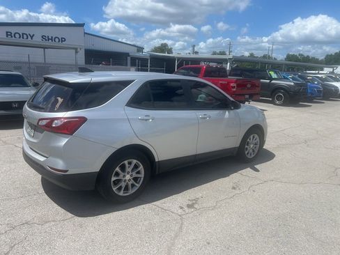 Used 2020 Chevrolet Equinox LS w/ LS Convenience Package image 3