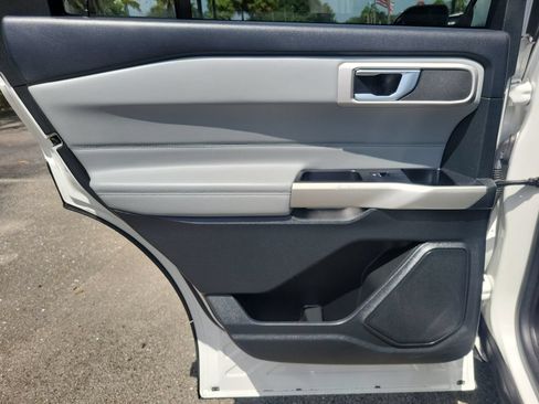 Used 2022 Ford Explorer XLT w/ Equipment Group 202A RWD image 8
