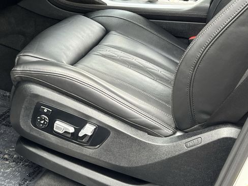 Used 2022 BMW X7 M50i image 12
