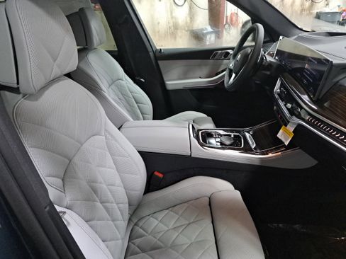 New 2026 BMW X5 xDrive40i w/ Climate Comfort Package image 10