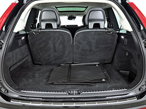 Used 2022 Volvo XC90 T6 Momentum w/ Climate Package image 24