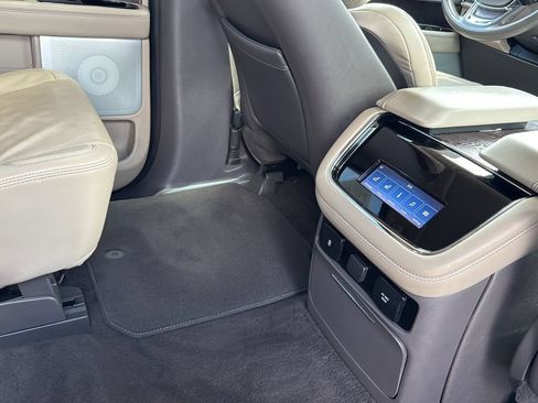 Used 2022 Lincoln Navigator L Reserve AWD/4WD image 27