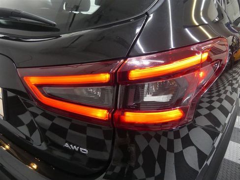 Used 2021 Nissan Rogue Sport S image 16