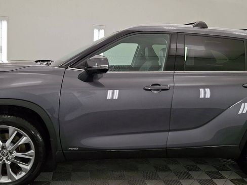 Used 2024 Toyota Highlander Limited image 9