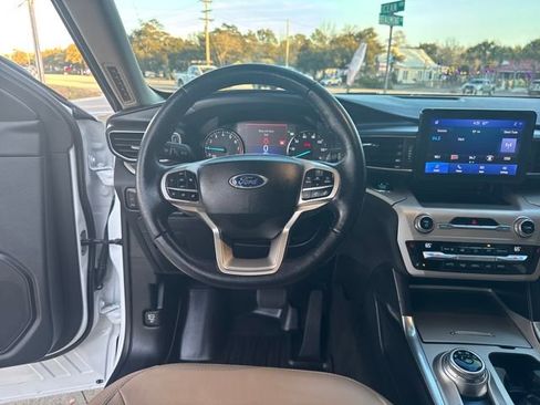 Used 2021 Ford Explorer XLT w/ Equipment Group 202A image 15