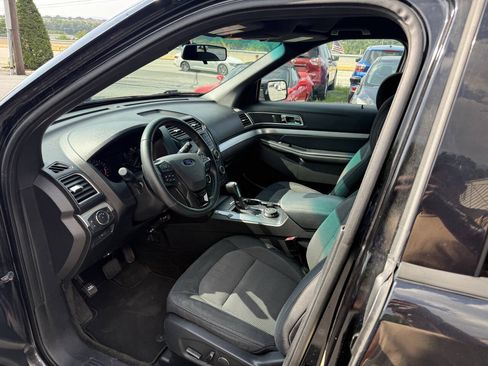 Used 2017 Ford Explorer XLT AWD/4WD image 11