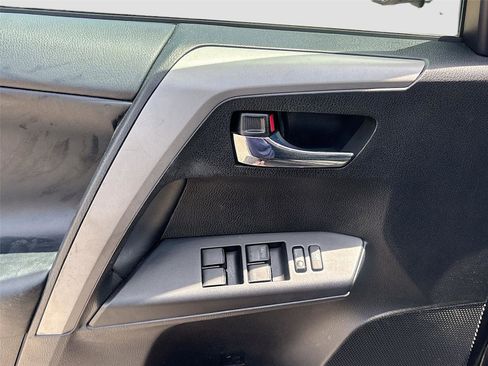 Used 2017 Toyota RAV4 XLE FWD image 17