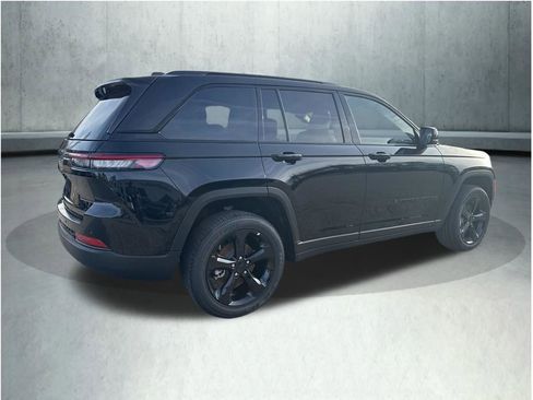 New 2025 Jeep Grand Cherokee Altitude image 5