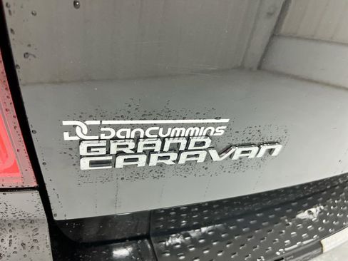 Used 2016 Dodge Grand Caravan SXT FWD image 25