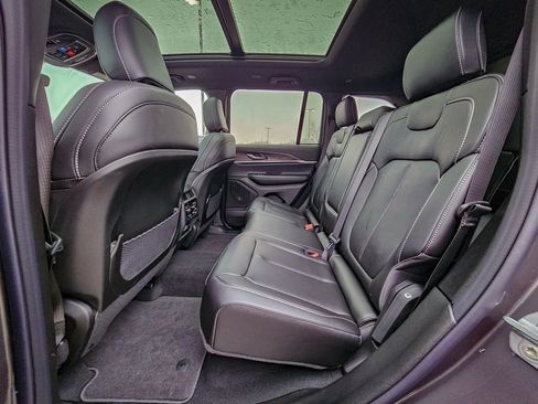 New 2025 Jeep Grand Cherokee Limited image 34