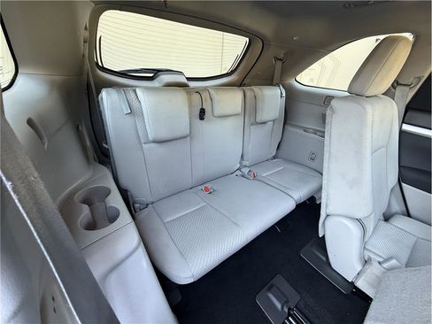 Used 2019 Toyota Highlander LE FWD image 20