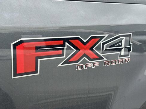 Used 2019 Ford F250 XLT w/ XLT Premium Package image 6