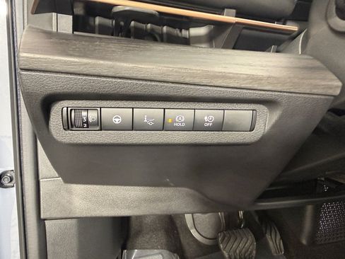 Used 2024 Nissan Ariya FWD image 22