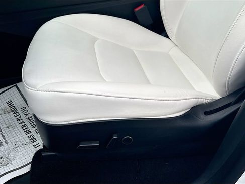Used 2021 Tesla Model Y Long Range AWD/4WD image 17