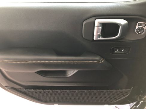 Used 2024 Jeep Wrangler Unlimited Sahara w/ Technology Group AWD/4WD image 41