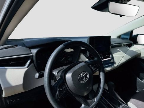 Used 2025 Toyota Corolla LE FWD image 11