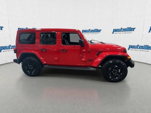 Used 2021 Jeep Wrangler Unlimited Sahara AWD/4WD image 5