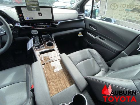 New 2026 Toyota Sienna Platinum AWD/4WD image 29