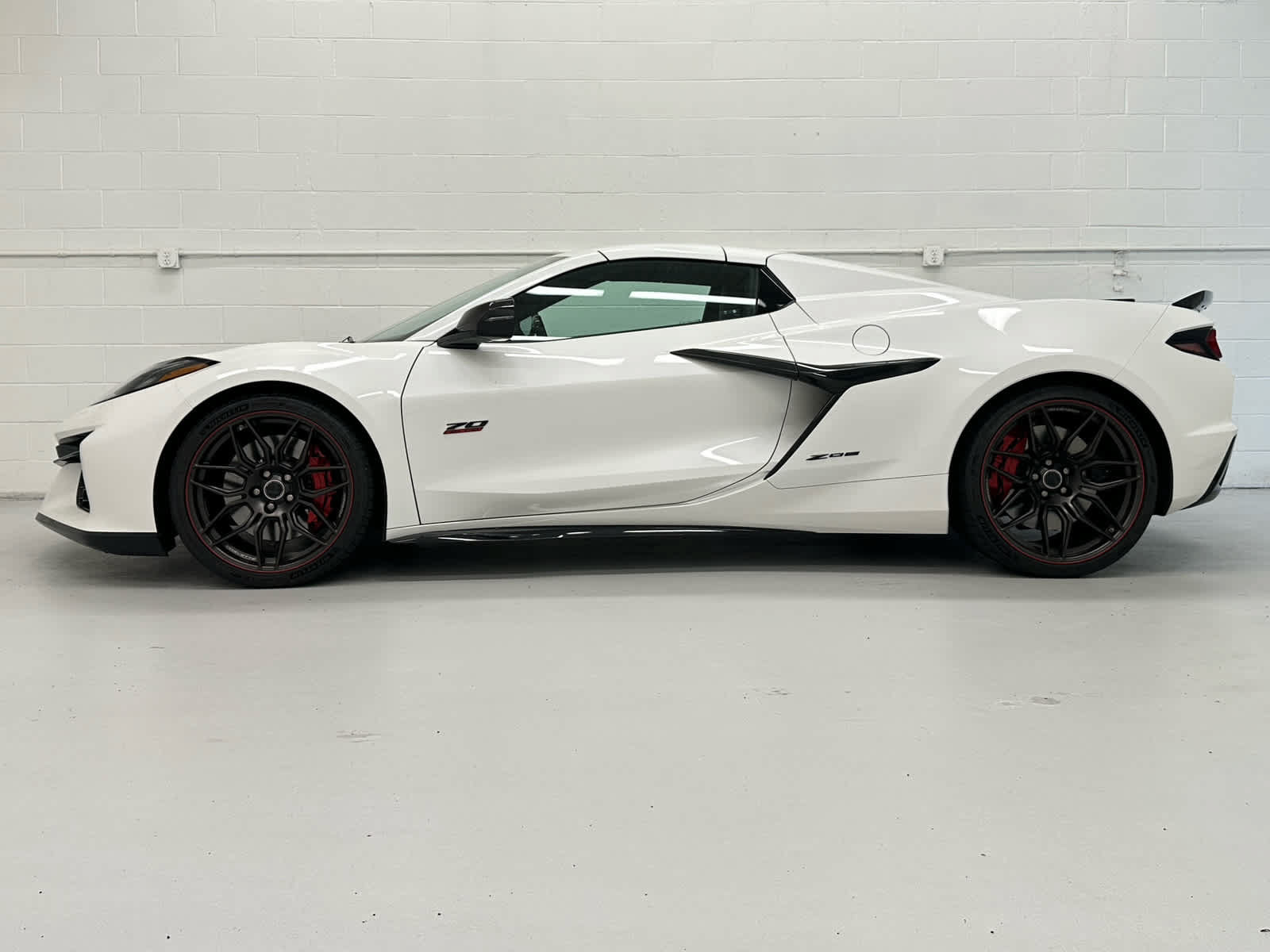 Used 2023 Chevrolet Corvette Z06 RWD image 10