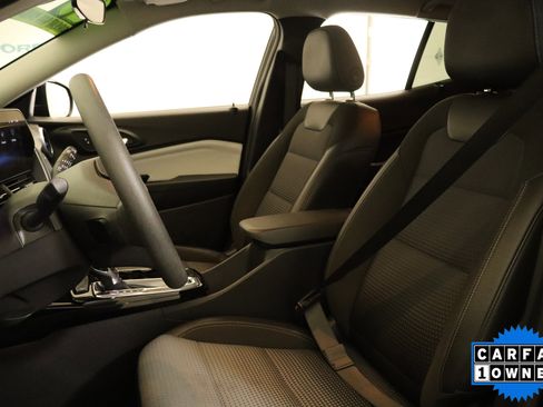 Used 2025 Chevrolet Trax LT FWD image 22