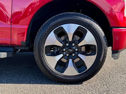 Used 2022 Ford F150 Lightning Platinum image 13