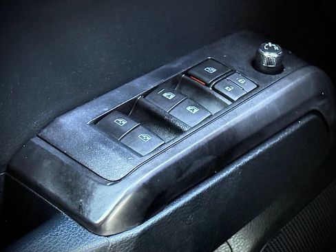 Used 2017 Toyota Tacoma TRD Sport w/ Tow Package RWD image 29