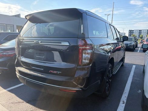 Used 2022 Chevrolet Suburban RST w/ Luxury Package AWD/4WD image 3