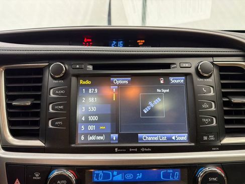 Used 2017 Toyota Highlander XLE image 30