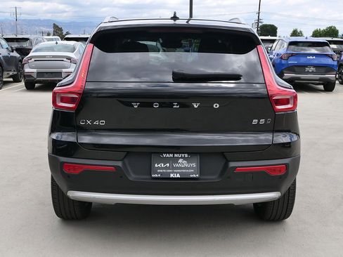 Used 2025 Volvo XC40 B5 Core AWD/4WD image 5