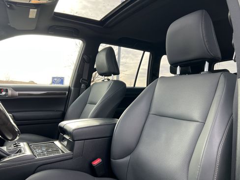 Used 2020 Lexus GX 460 Premium w/ Premium Package image 26