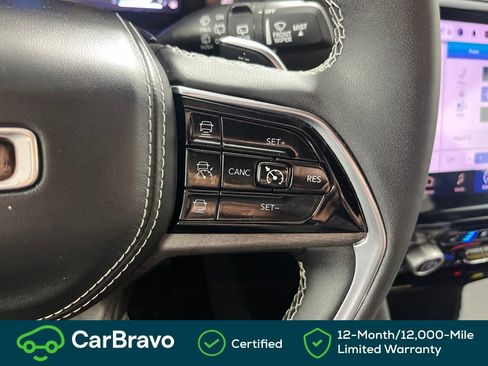 Used 2023 Jeep Grand Cherokee Overland w/ Luxury Tech Group IV AWD/4WD image 32