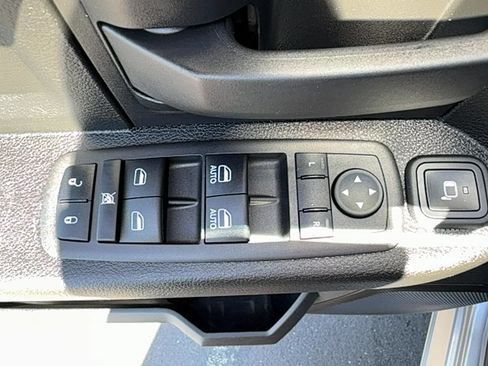 Used 2024 RAM 3500 Tradesman w/ Chrome Appearance Group AWD/4WD image 17
