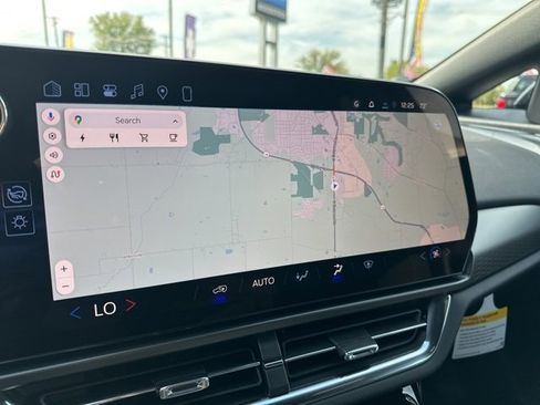 New 2026 Chevrolet Equinox EV LT image 32