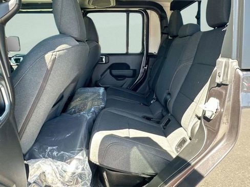 New 2025 Jeep Gladiator Sport image 15