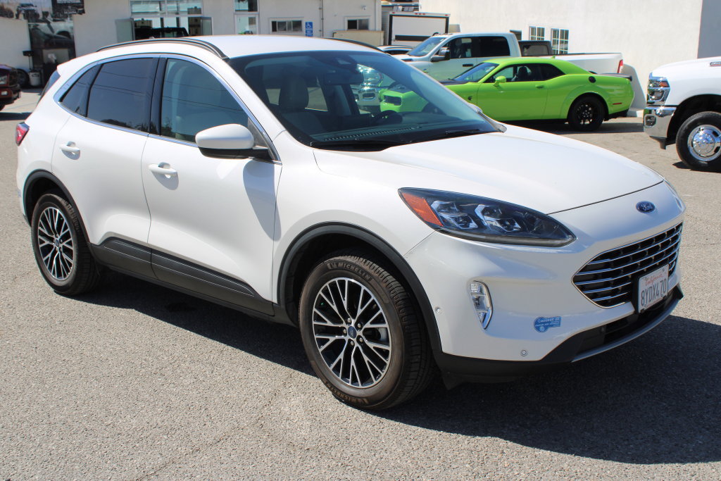 Used 2021 Ford Escape Titanium w/ Class II Trailer Tow Package FWD image 3