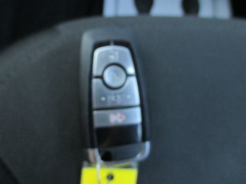 Used 2024 Ford Explorer XLT AWD/4WD image 24