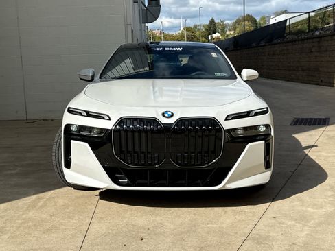 Used 2026 BMW 740i xDrive w/ Premium Package image 2