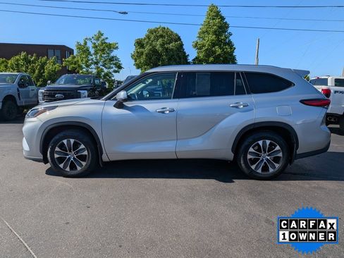 Used 2021 Toyota Highlander XLE AWD/4WD image 7