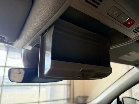 Used 2024 Volkswagen Tiguan SE image 30