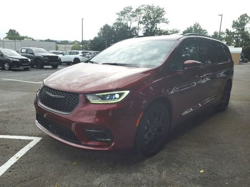 Used 2022 Chrysler Pacifica Touring-L w/ S Appearance Package FWD image 3