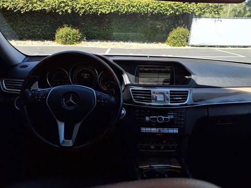 Used 2014 Mercedes-Benz E 350 4MATIC Sedan image 17